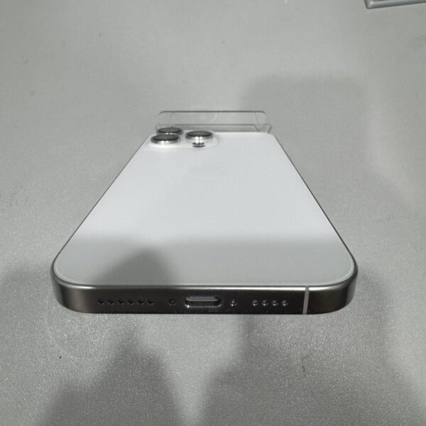 Apple iPhone 16 Pro Max 256GB 白色鈦金屬 中古機 二手機 福利機：圖片 4