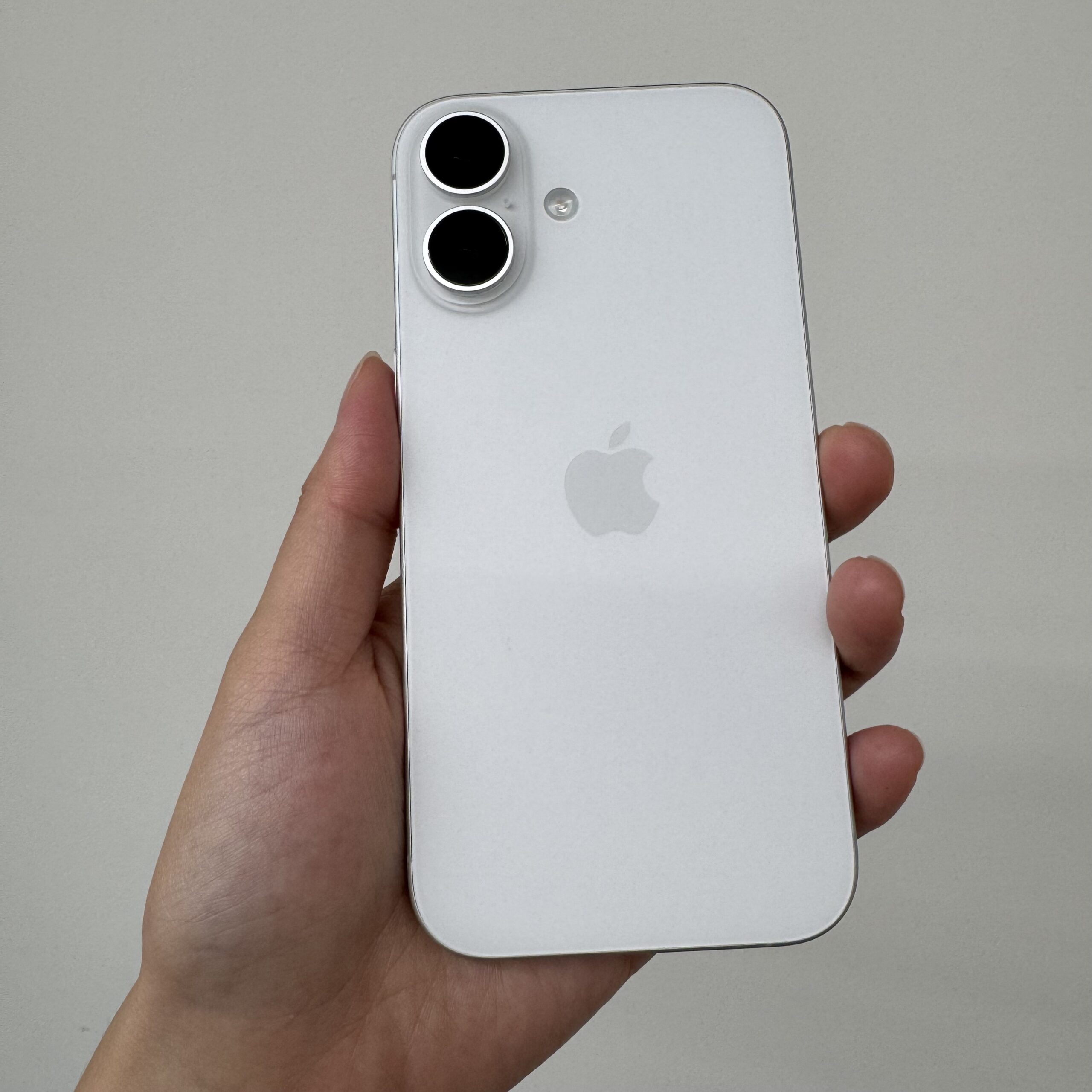 Apple iPhone 16 256GB 白色 中古機 二手機 福利機 #00963:圖片 3