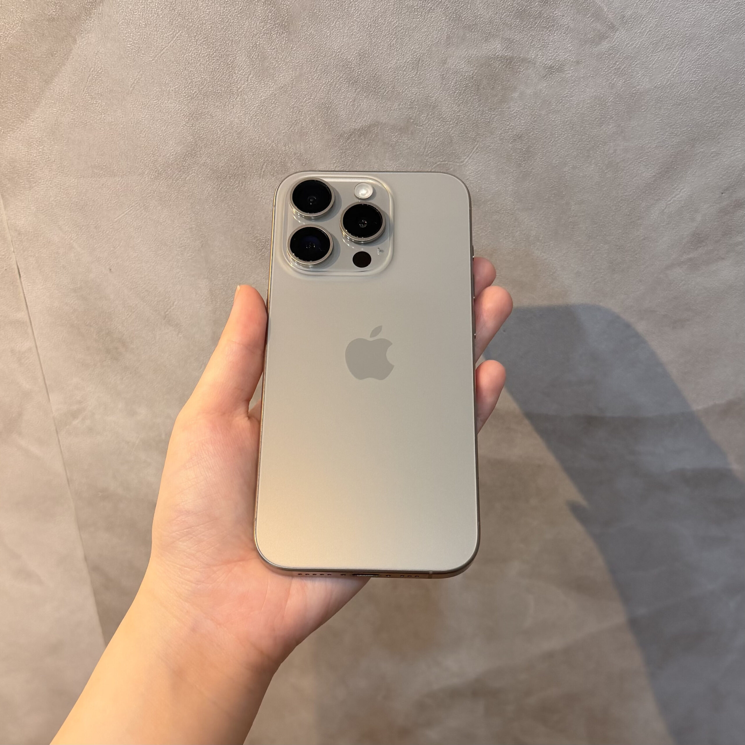 Apple iPhone 15 Pro 256GB 原色鈦金屬 中古機 二手機 福利機 #20590:圖片 4