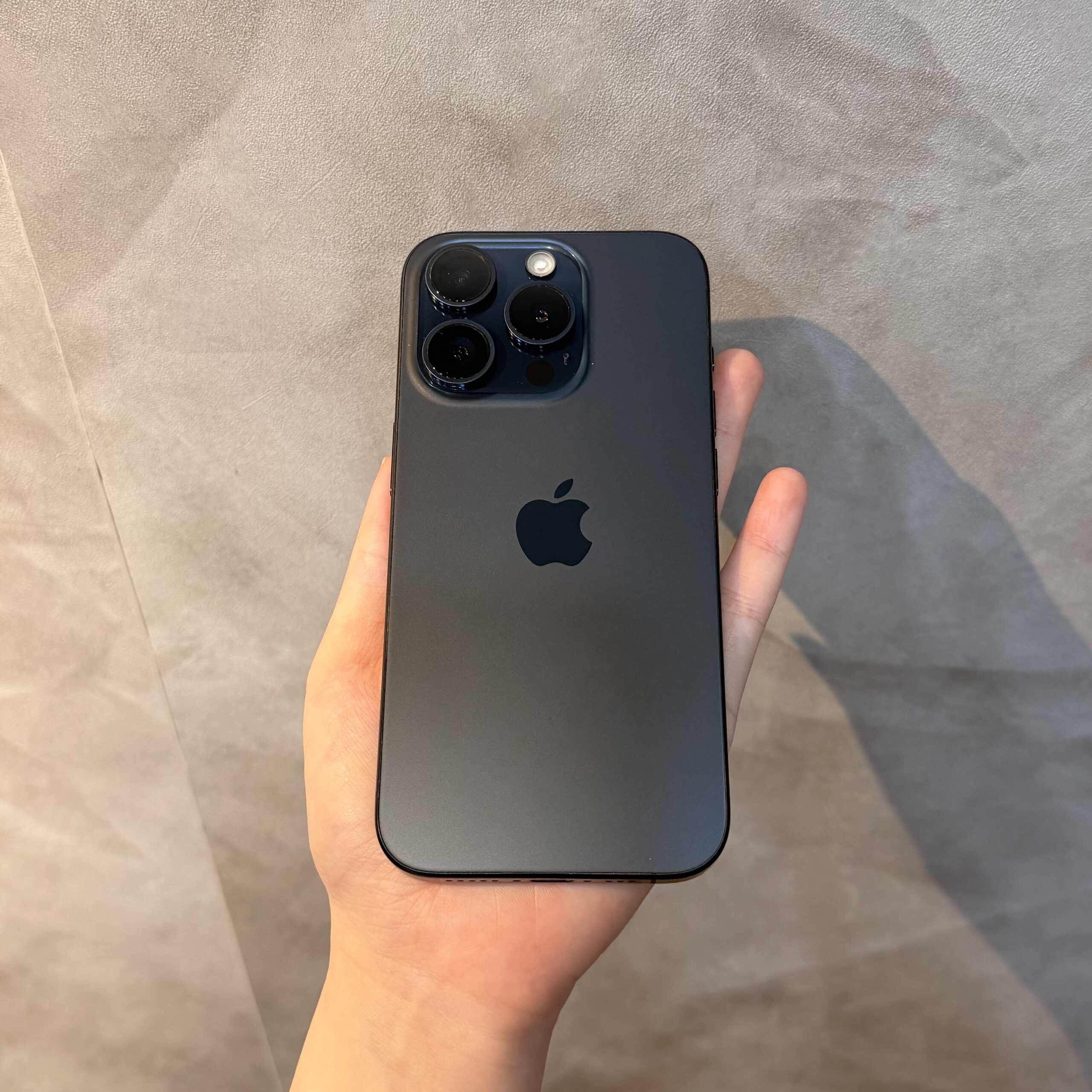Apple iPhone 15 Pro 256GB 藍色鈦金屬 中古機 二手機 福利機 #97237:圖片 3