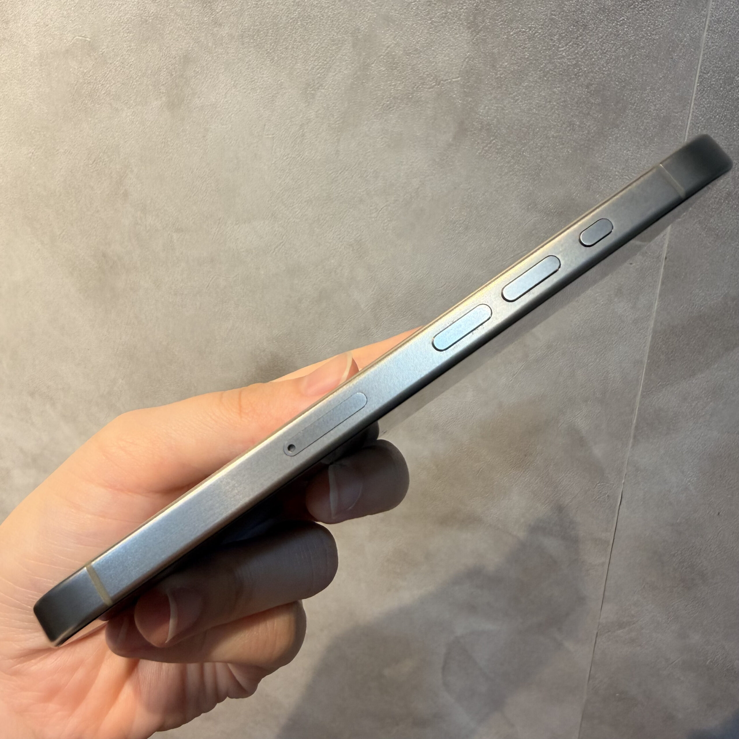 Apple iPhone 15 Pro 256GB 原色鈦金屬 中古機 二手機 福利機 #20590:圖片 2